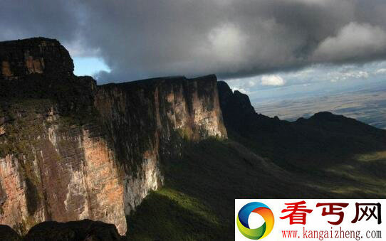 云端上失落的世界罗赖马山，攀登上山顶震撼风景