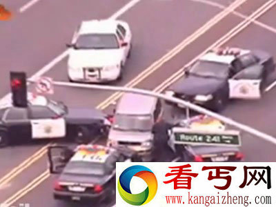 美国大妈与警车飚车