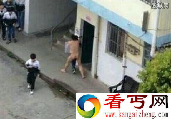 男老师裸体扑女生 用下体顶着女生臀部很无耻