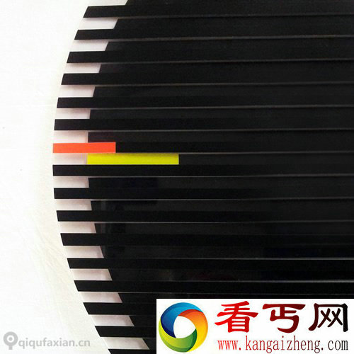 不断变化的几何图案 “Time Mache”就是一个装饰性的挂钟