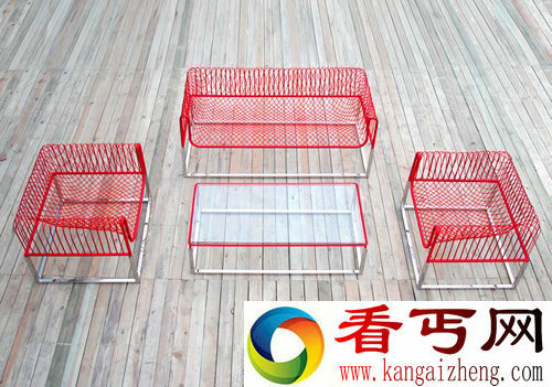 看起来好像漂浮在空中 mesh sofa户外家具 给人视觉上的轻盈感