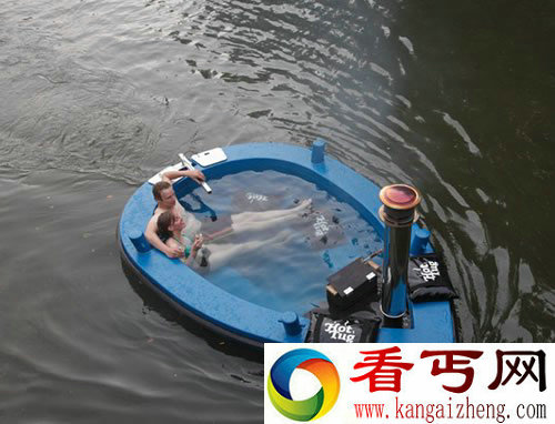 HotTug 行驶在湖里的热水浴池 最多可以乘坐六人