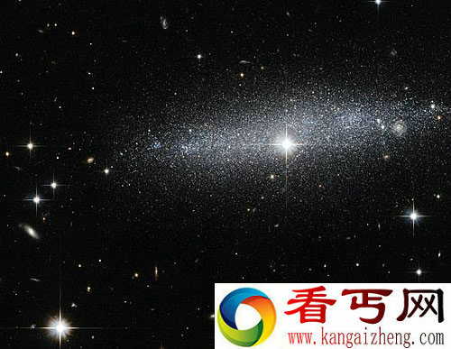 发现内部的恒星亮度极高 几乎可以数星星