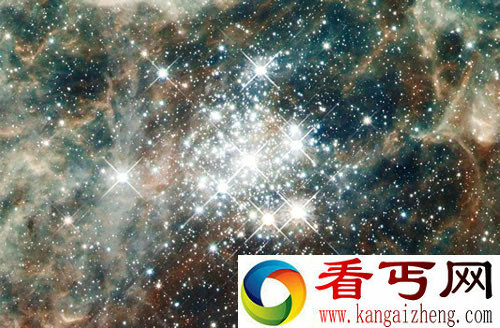 哈勃捕捉到蜘蛛星云中心“星爆” 数百万个年轻恒星组成