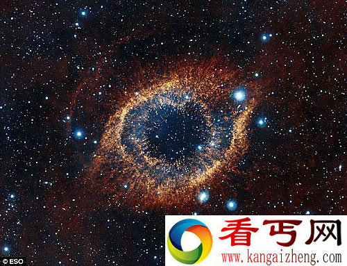 螺旋星云“上帝之眼”位于宝瓶座星群