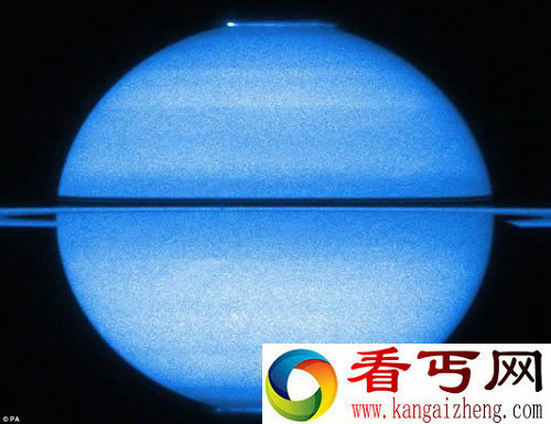 最令人震撼的土星照片 仔细看还有地球的影子