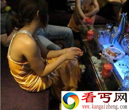 应聘收银变陪酒 佯装上厕所逃脱