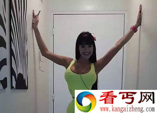 姑娘为了魔鬼身材居然做了20次整形手术