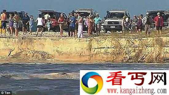 澳洲旅游景点彩虹沙滩突然出现巨坑 惊走游客