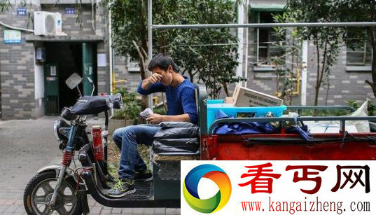 杭州快递小哥被盗万元货物 欲哭无泪时获正能量包裹