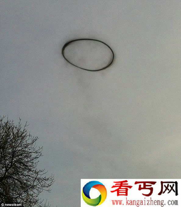 [图文]沃里克郡的天空突然出现一个不明“黑环”