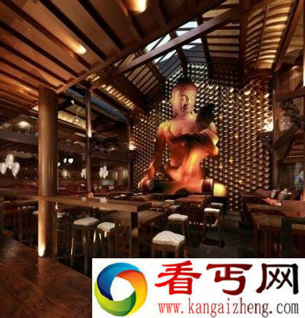 佛与裸女缠绵！丽江高级夜店雕塑惹议