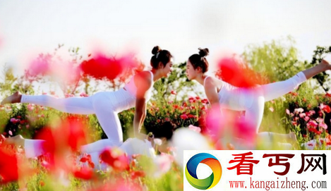 戈壁美女瑜伽秀 场面惊艳令人震惊