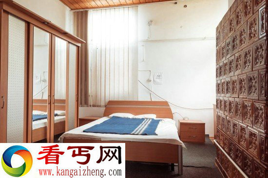 罗马尼亚监狱内的夫妻的温馨一刻
