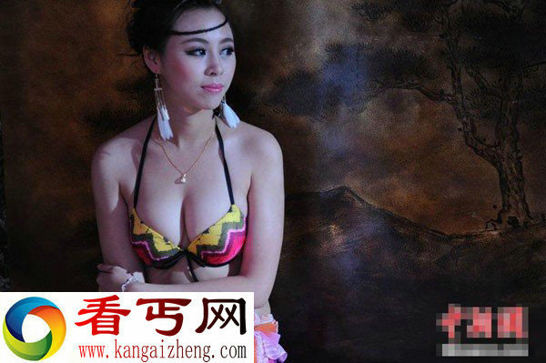 中国大学女生争当胸模 年赚百万很正常