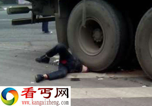 夹江:水泥罐装车碾压摩托男女 女子被车轮压死(惨烈车祸组图)