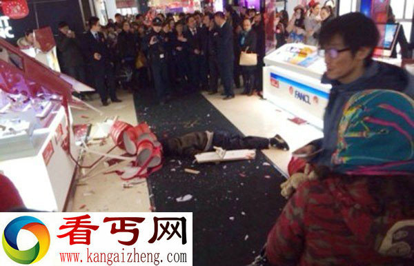 徐州男子嫌女友购物太贵跳楼身亡现场狼藉