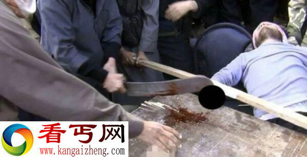 叙利亚激进份子公审小偷将其剁手全过程