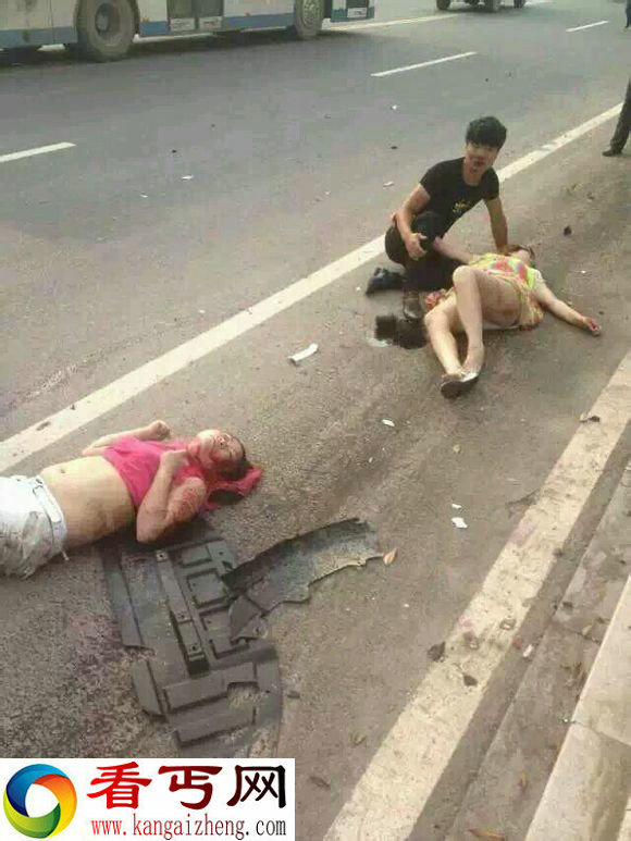 南江小车失控撞路人:致1死4伤