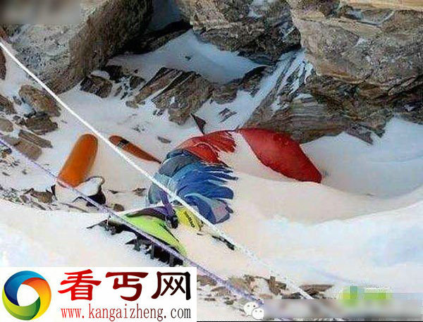 珠峰上遇难尸体成为登山者一个触目惊心的引路人