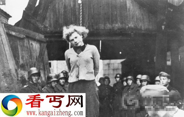 微笑面对死亡被纳粹党公开绞刑的少女