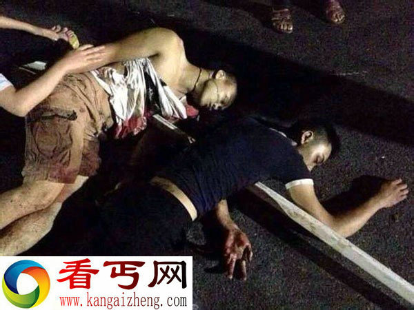 陆丰东海发生惨车祸 轿车撞飞两名摩托男子栏杆刺穿身体惨死