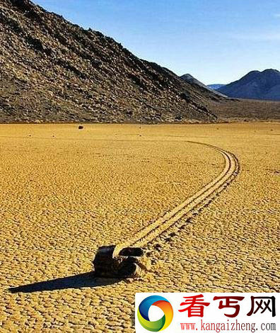 摄影师用镜头记录着美国奇怪的滚石现象