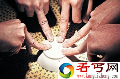 最灵异的游戏玩碟仙女子被神秘爆头