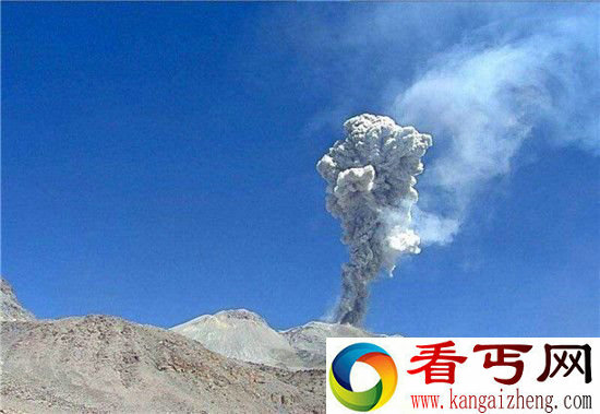 秘鲁最活跃的火山喷发 直射2000米高空