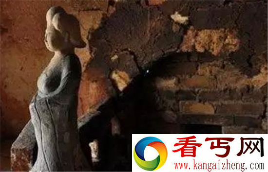 千年古墓僵尸作祟 盗墓贼强奸千年美女尸惨死