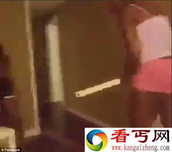 16岁少女直播性感照 母亲发飙痛打5分钟