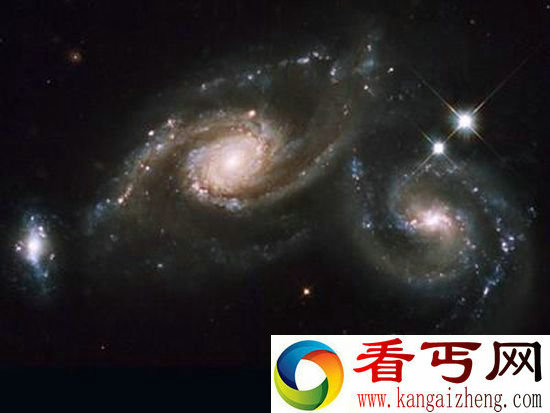 天文学家观测到三重星系诞生过程