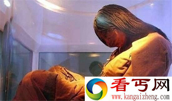 千年女尸古墓中产下七公斤诡异活婴 震惊世界!