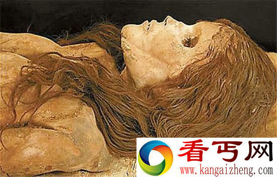 考古学家发现千年古墓 18岁少女干尸还新鲜?