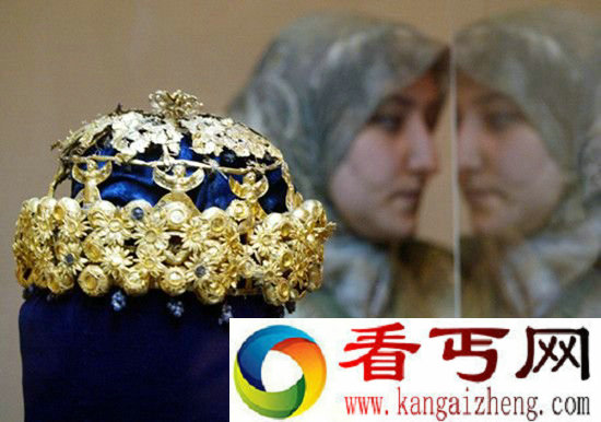 考古探险队貌似进入古墓 揭开法老王诅咒真相