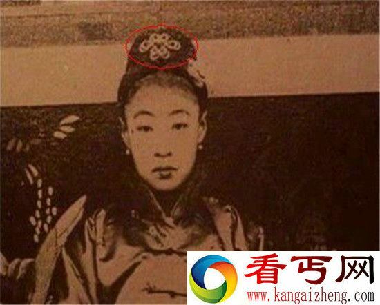 据说中国联通赞助了清朝嫔妃的头戴
