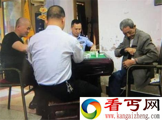 老人跳楼要求民警陪打麻将