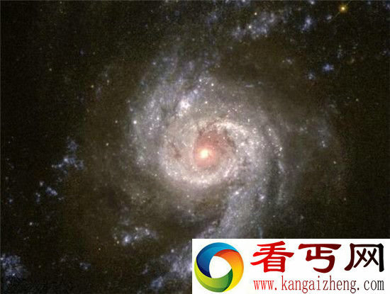 宇宙星爆区形成恒星 超级黑洞诞生于星系中心