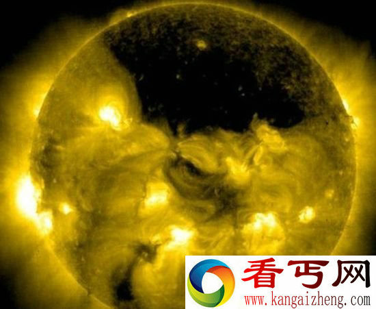 黑洞吃太阳只是黑洞吞噬恒星！