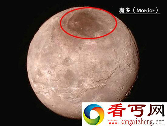 科学家冥王星卫星"卡戎"北极红斑之谜