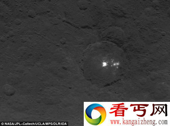 谷神星惊现神秘光点 NASA发现金字塔形山峰