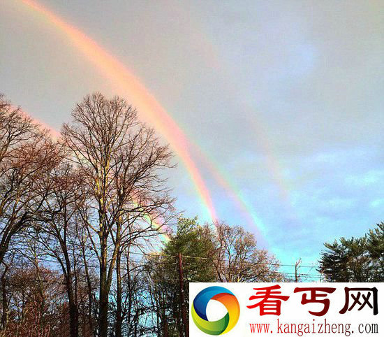 长岛雨后惊现四重彩虹 目击者拍照祈求好运