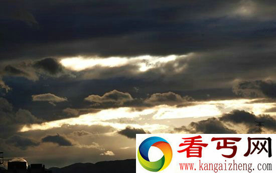 台风来临前 福建上空现奇妙云层