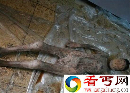 僵尸到底是什么？千年古墓走出活女尸