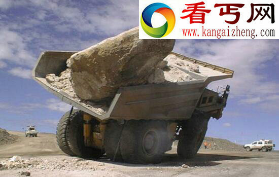 世界上最大的车，“巨卡怪兽”利勃海尔t282b(空车净重230吨)
