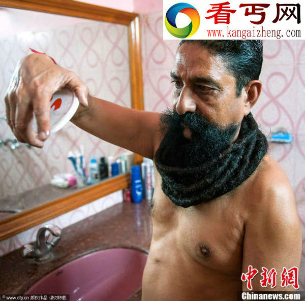 印男子胡须4.3米 成世界最长胡子保持者