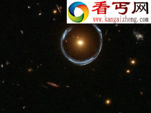 遥远星系形成罕见爱因斯坦环