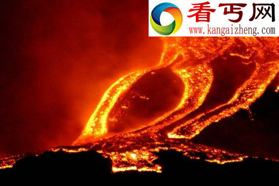罕见熔岩迸发壮观景象