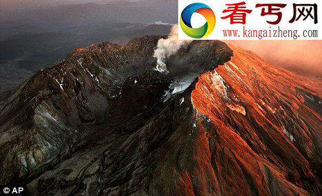 (图)揭秘火山超级喷发：裂缝扩大致岩浆房破裂