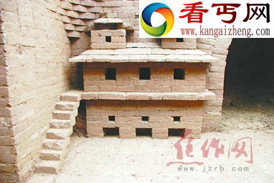   图为镶嵌在墓壁上的砖砌式“楼阁”